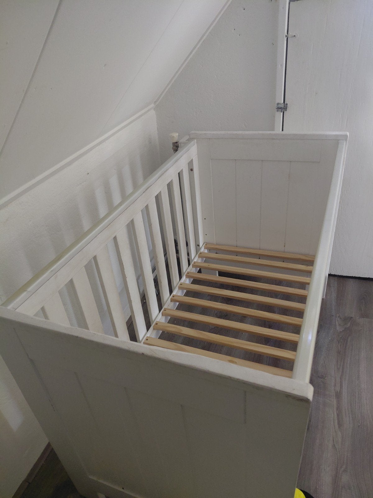 Wit babybedje met lattenbodem, Ophalen, Gebruikt, 90 cm, Eenpersoons