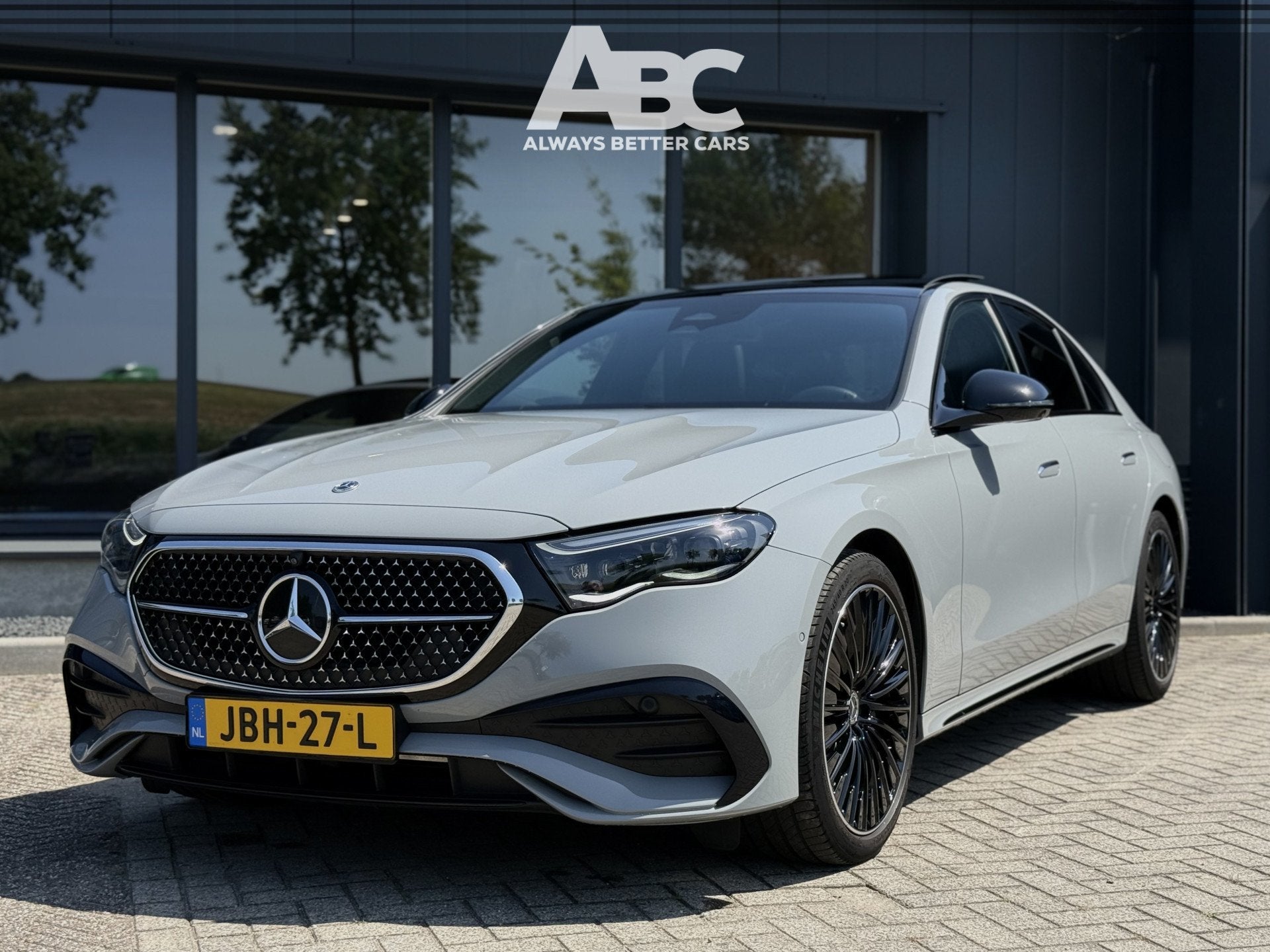 Mercedes-Benz E-Klasse 300 de AMG Line Pano Hyperscreen, Auto's, Automaat, Dealer onderhouden, Achterwielaandrijving, Gebruikt