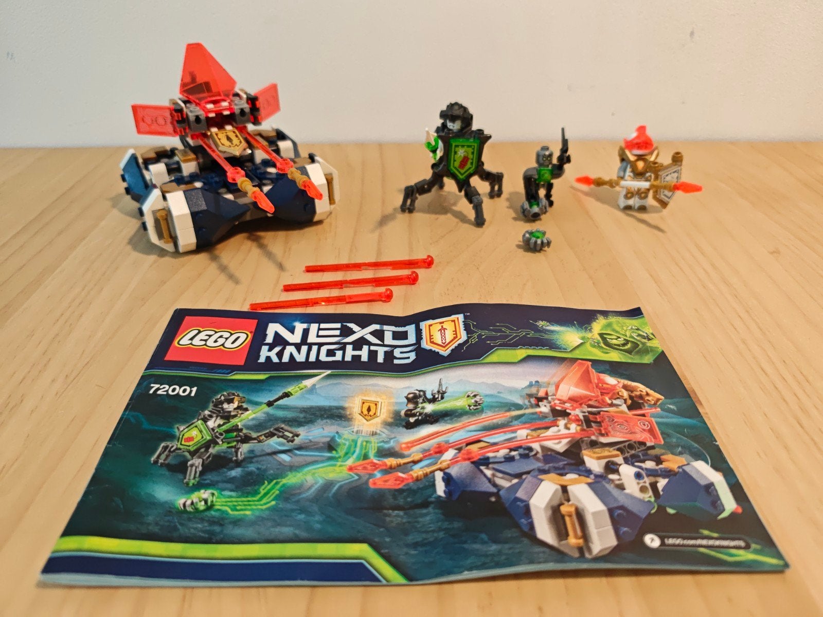 LEGO Nexo Knights 72001 - Compleet met boekje en figuren, Overige thema's, Lego, Ophalen of Verzenden, Zo goed als nieuw
