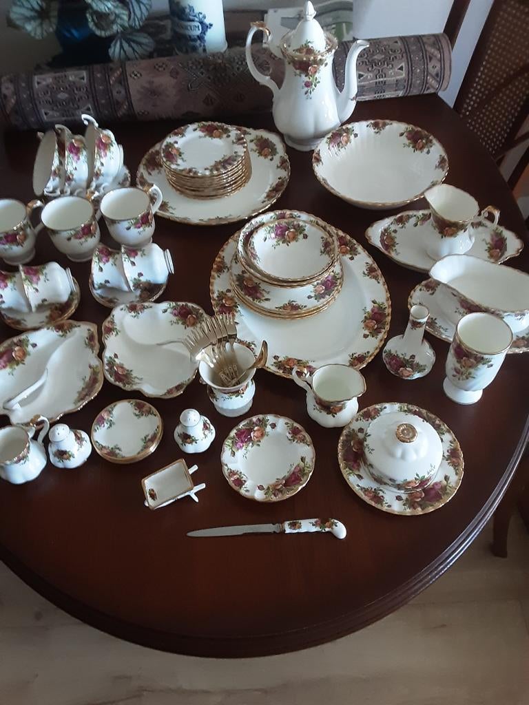 Royal Albert servies van Old Country Rose, Antiek en Kunst, Antiek | Servies compleet, Ophalen of Verzenden