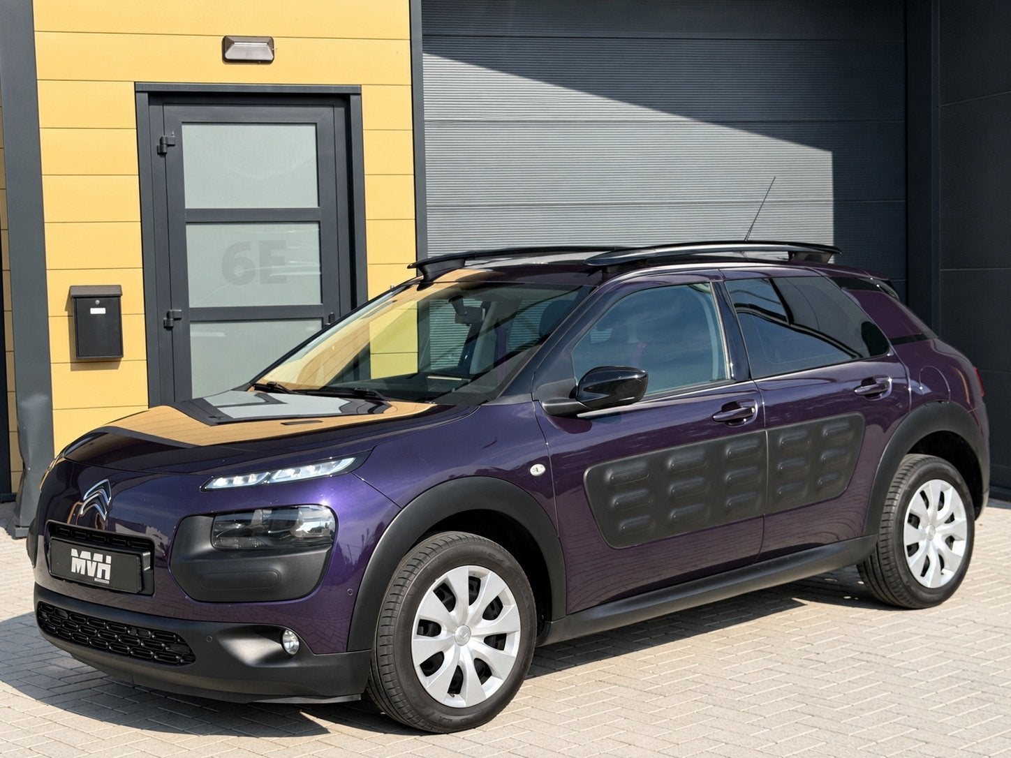 Citroen C4 Cactus 1.2 Shine - Automaat - Panorama - Camera -, Auto's, Dealer onderhouden, Stof, 82 pk, 23 km/l