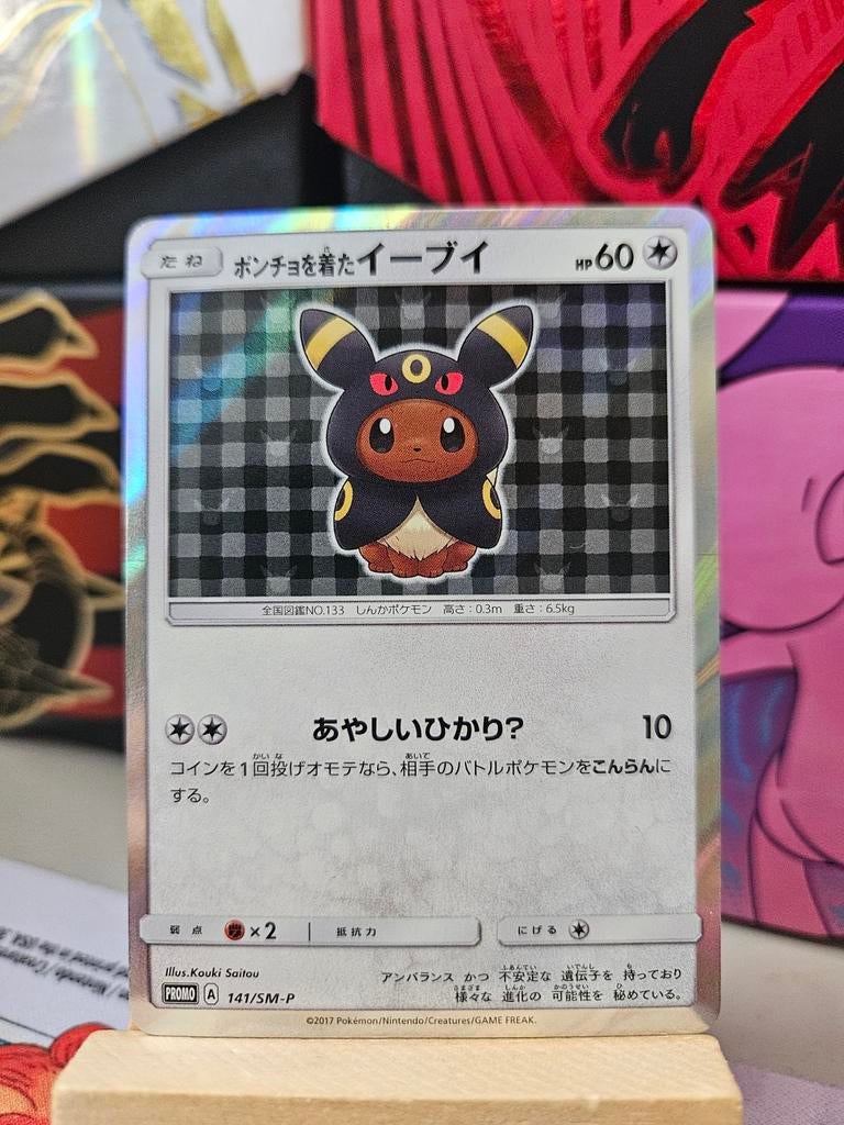 Poncho wearing Eevee #141, Ophalen, Zo goed als nieuw, Losse kaart, Foil