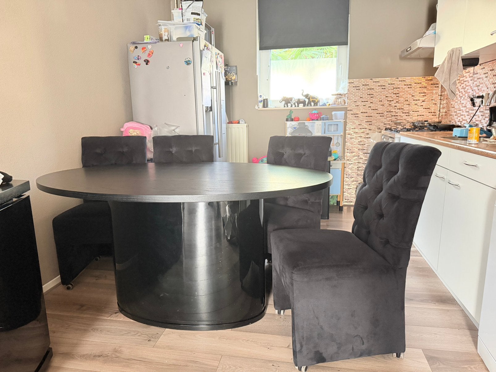 Eettafel met stoel  plus salontafel plus dressoir, Ophalen