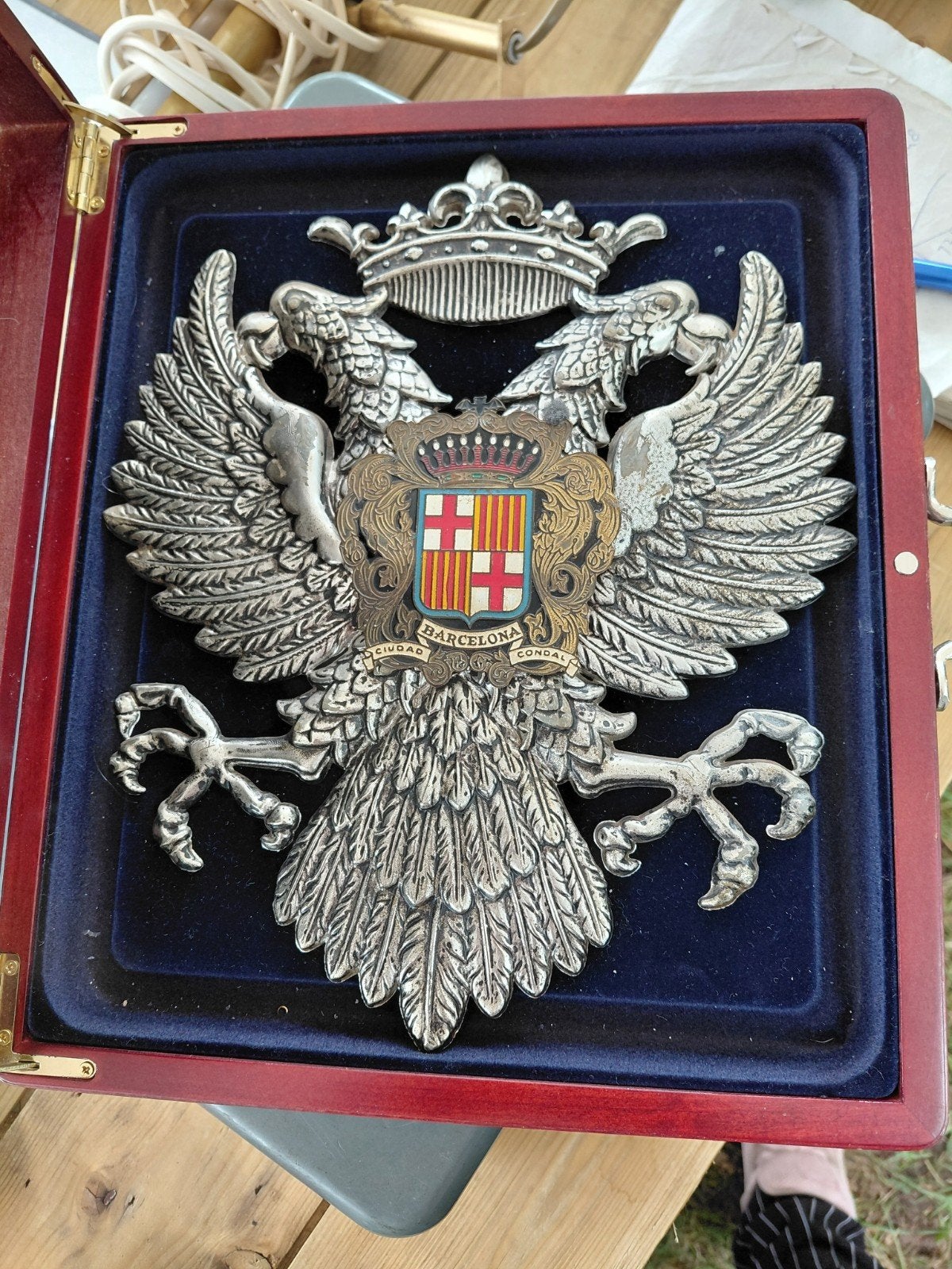 Decoratieve Adelaar met Zwaard in Houten Kist - Barcelona, Ophalen of Verzenden, Overige soorten