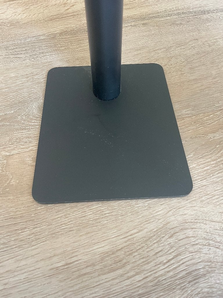 Foto 5 van 2x LG UltraFine 4K 22MD4KA-B, 21,5" met VESA-bureauarm.