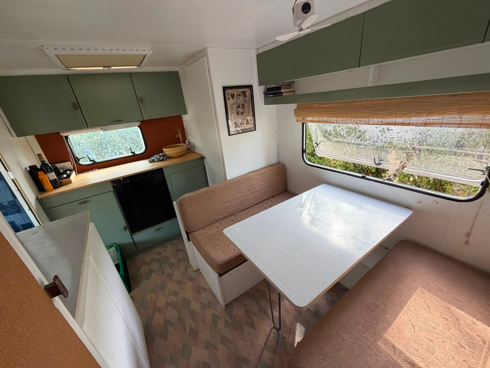 Gerenoveerde en goed onderhouden burstner club caravan., Caravans en Kamperen, Caravans, Luifel, Treinzit, Particulier, Bürstner