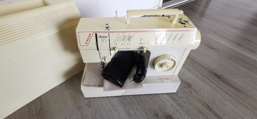 Naaimachine Singer melodie 5802C, Hobby en Vrije tijd, Naaimachines en Toebehoren, Ophalen of Verzenden, Zo goed als nieuw, Naaimachine