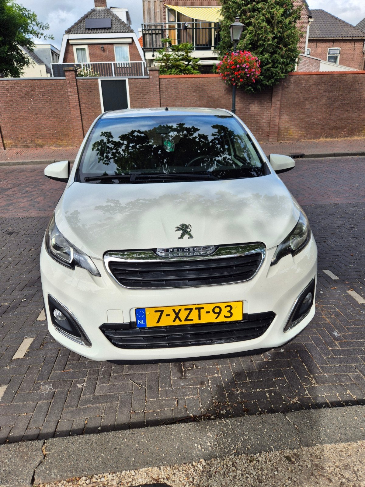Peugeot 108 1.0 12V E-vti 68PK 5DR Aut5 2014 Wit, Auto's, 31 €/maand, 4 stoelen, Wit, Origineel Nederlands