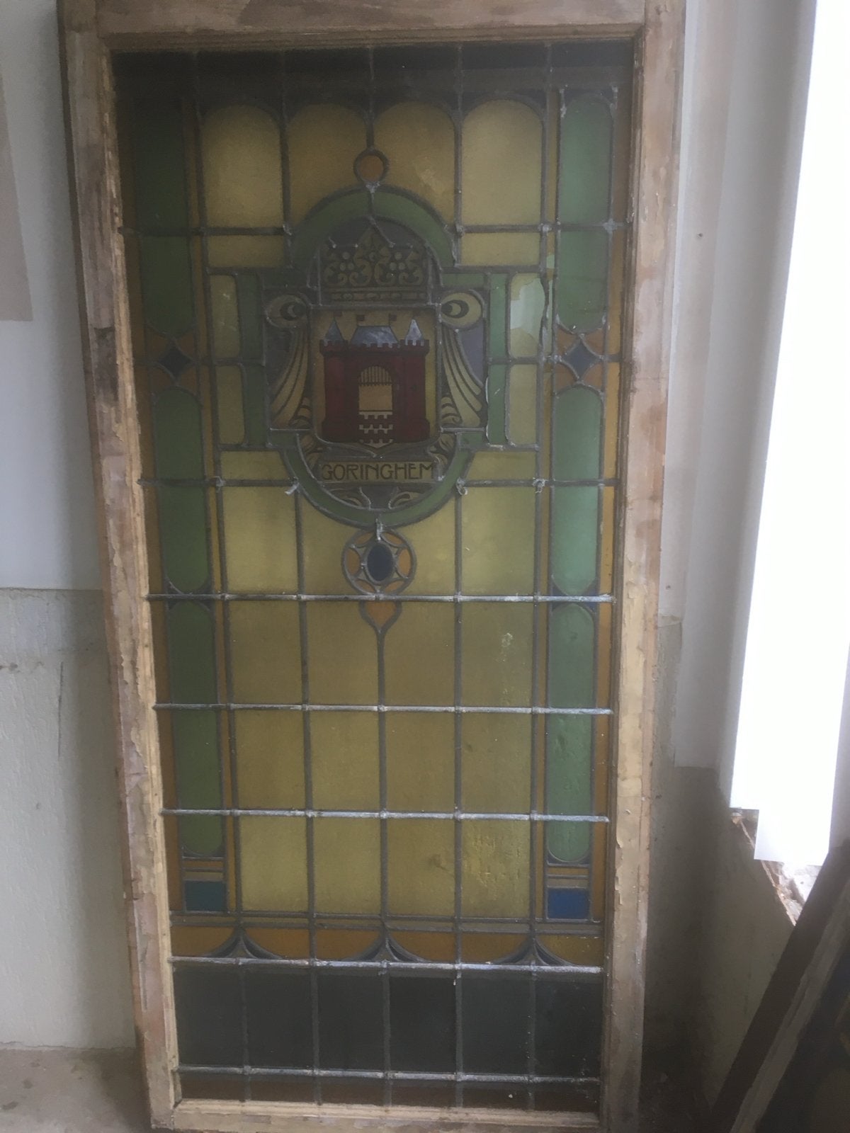 Antiek Glas-in-lood Raam met Wapen van Goringhem, Ophalen, Gevelraam of Ruit, Gebruikt, 80 tot 120 cm