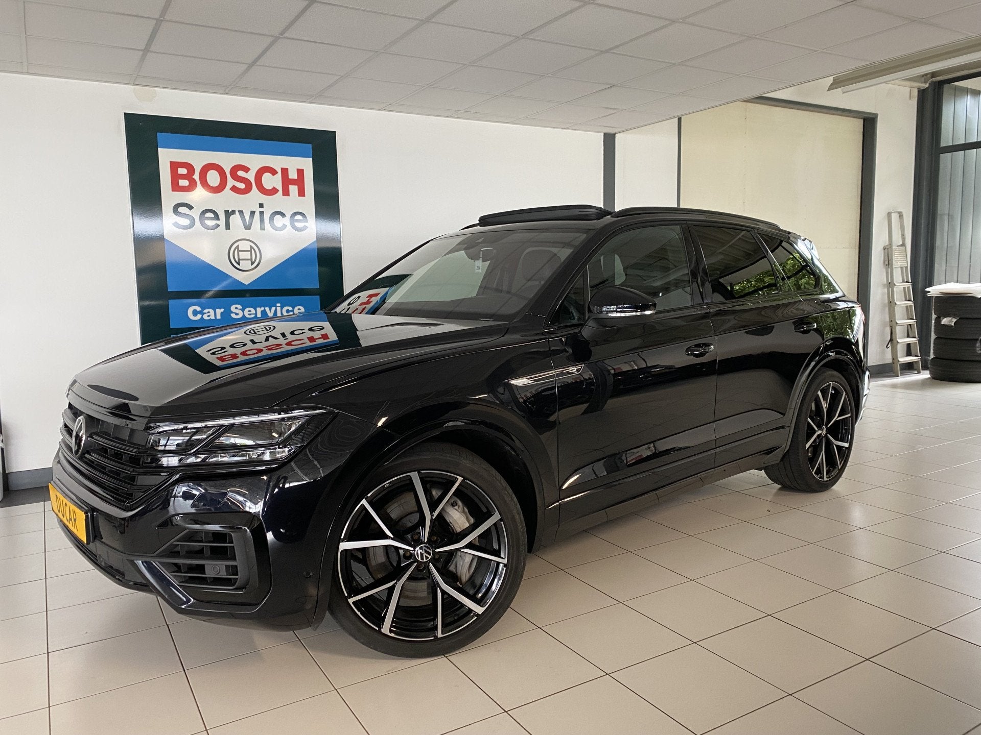 Volkswagen Touareg 3.0 TSi 4MOTION R 462 PK / Panoramadak /, Automaat, 12 maanden, Gebruikt, Zwart
