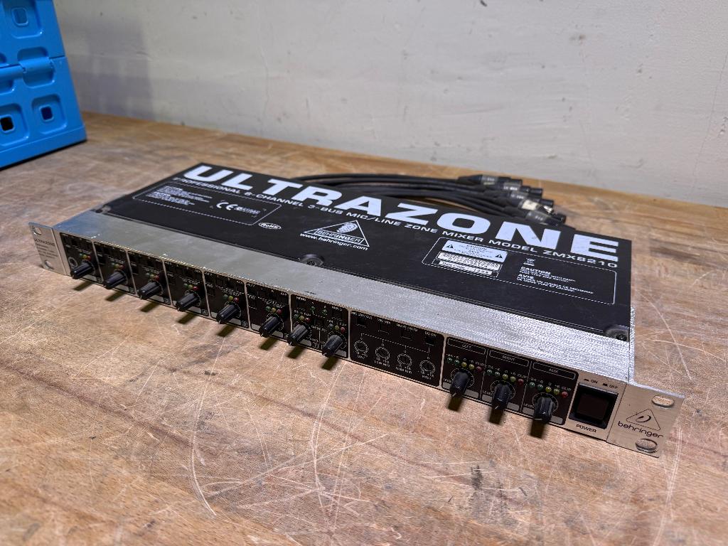 Behringer ZMX 8210 Rack mixer + aansluit kabels, Ophalen of Verzenden, Gebruikt
