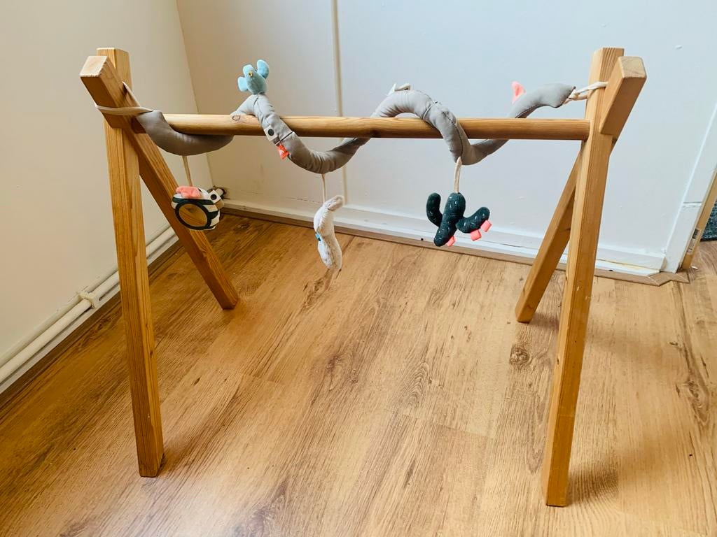 Houten ‘Done by Deer’ Babygym met speeltjes, Kinderen en Baby's, Speelgoed | Babyspeelgoed, Ophalen, Zo goed als nieuw, Babygym