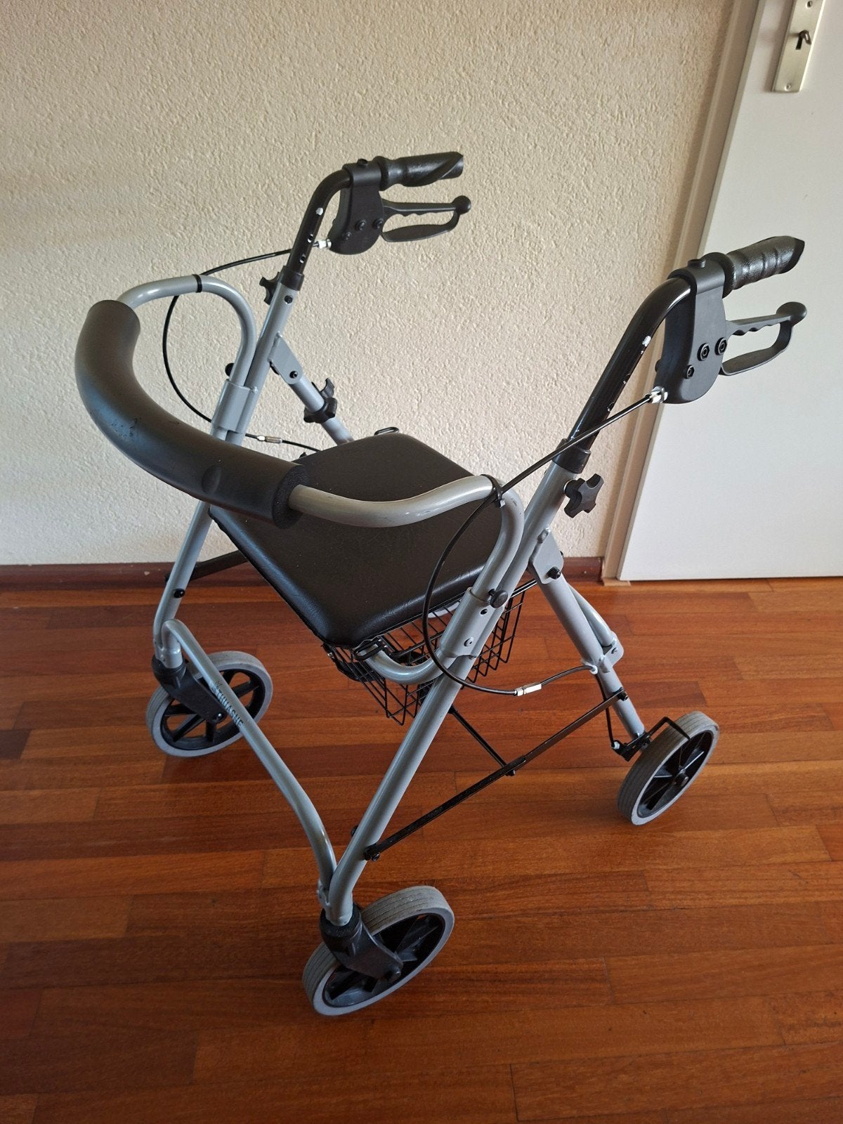 Thuasne rollator, Diversen, Ophalen, Opvouwbaar, Zo goed als nieuw