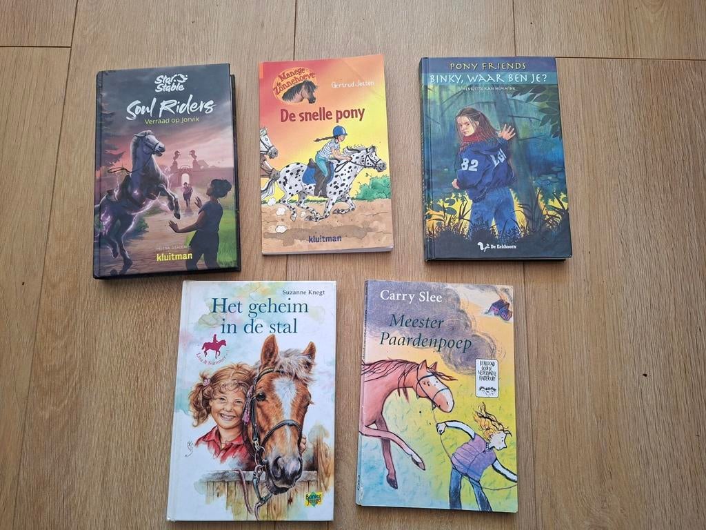 Paardenboeken collectie - 5 boeken oa star stable soul rider, Ophalen of Verzenden, Gelezen, Fictie algemeen