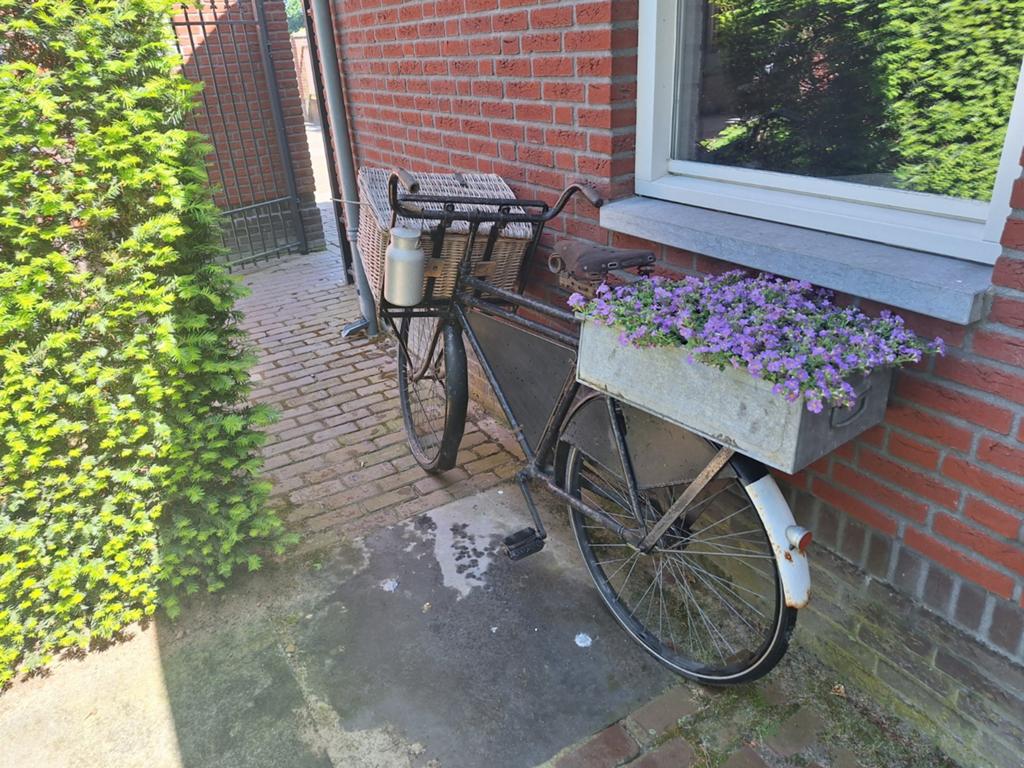 Oldtimer Transportfiets Jaren '40 met Rieten Mand, Ophalen