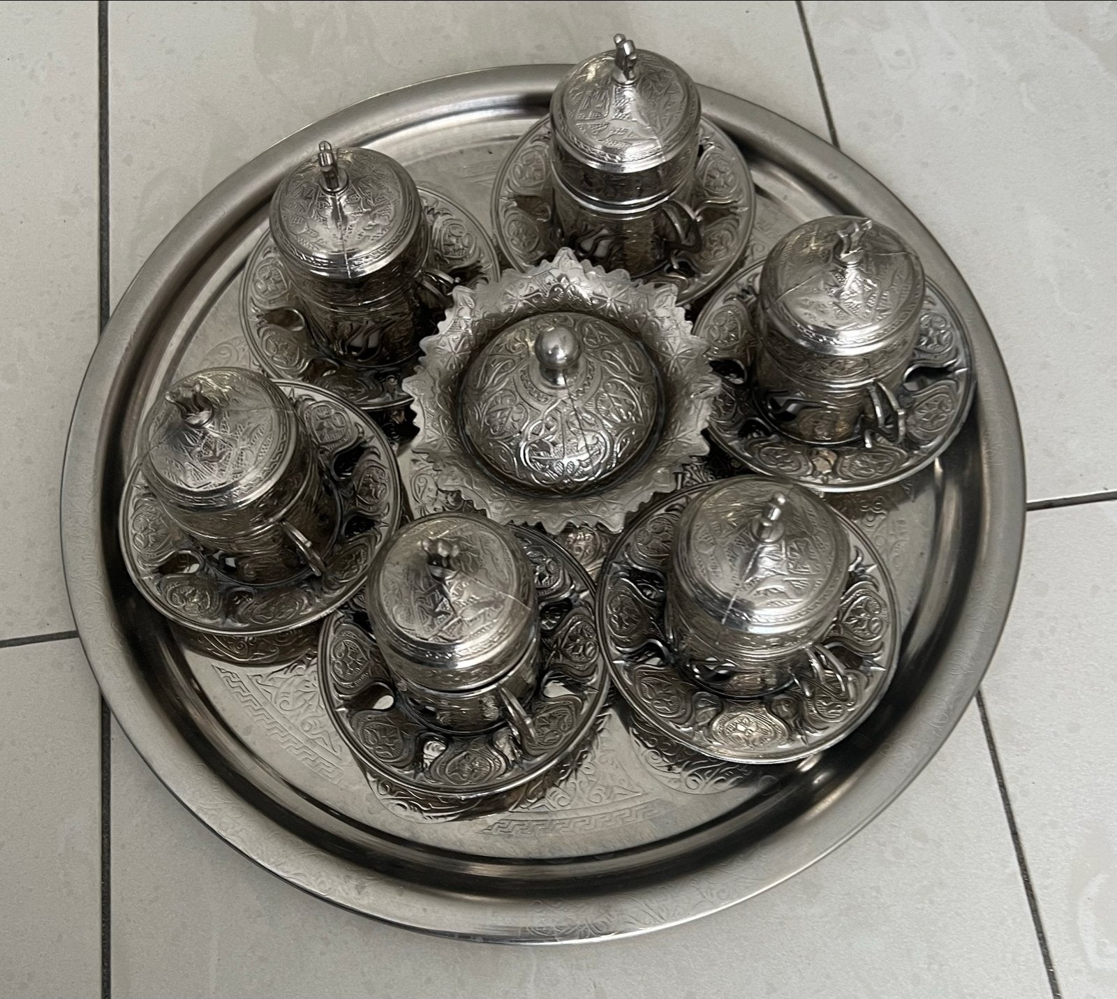 Turkse koffieset met 6 kopjes, schotels en dienblad, Antiek en Kunst, Ophalen of Verzenden