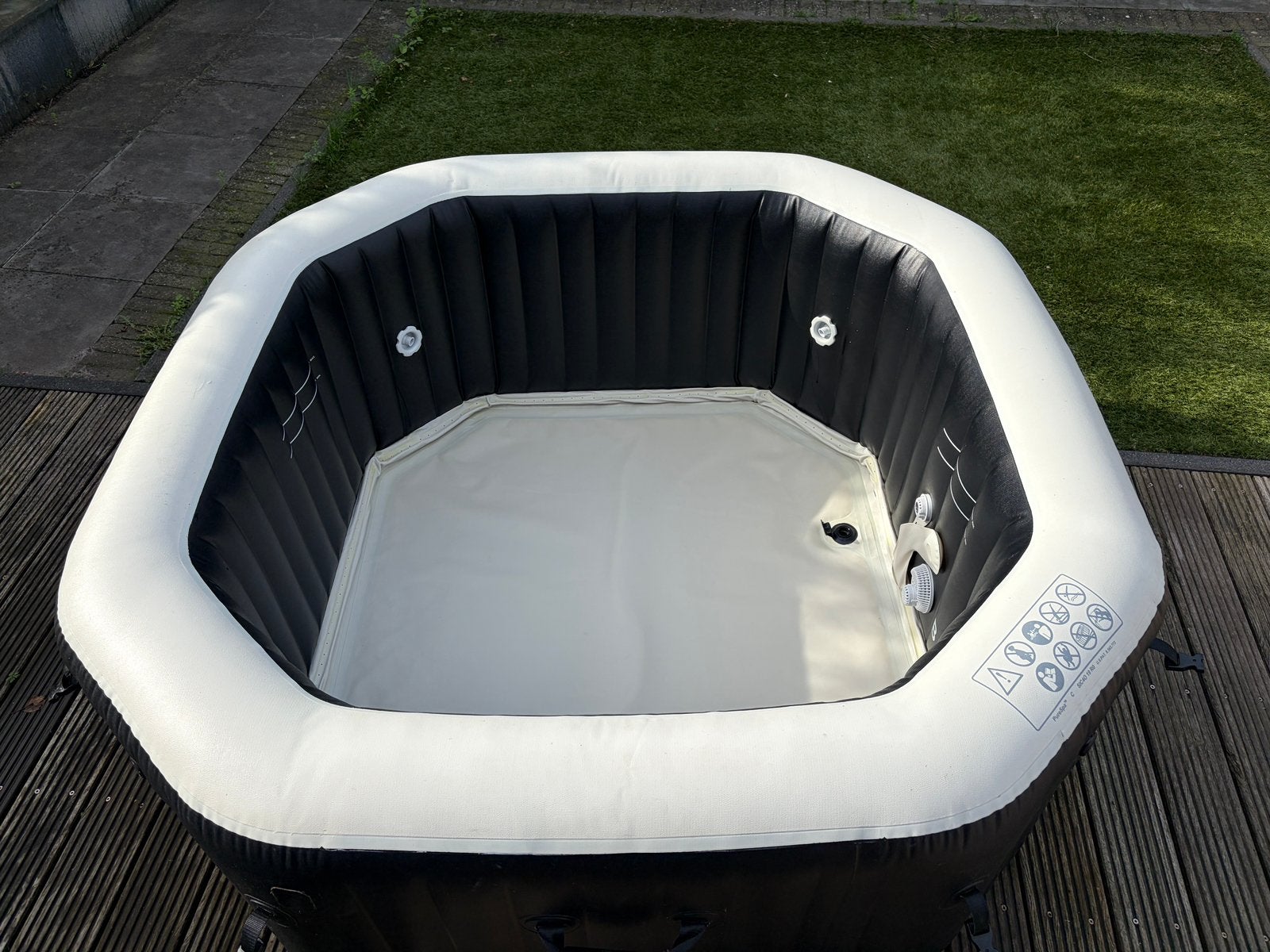 Intex Hottub compleet. 4 persoons met Bubbels en streamjet, Ophalen, Gebruikt, Afdekzeil, Opblaasbaar
