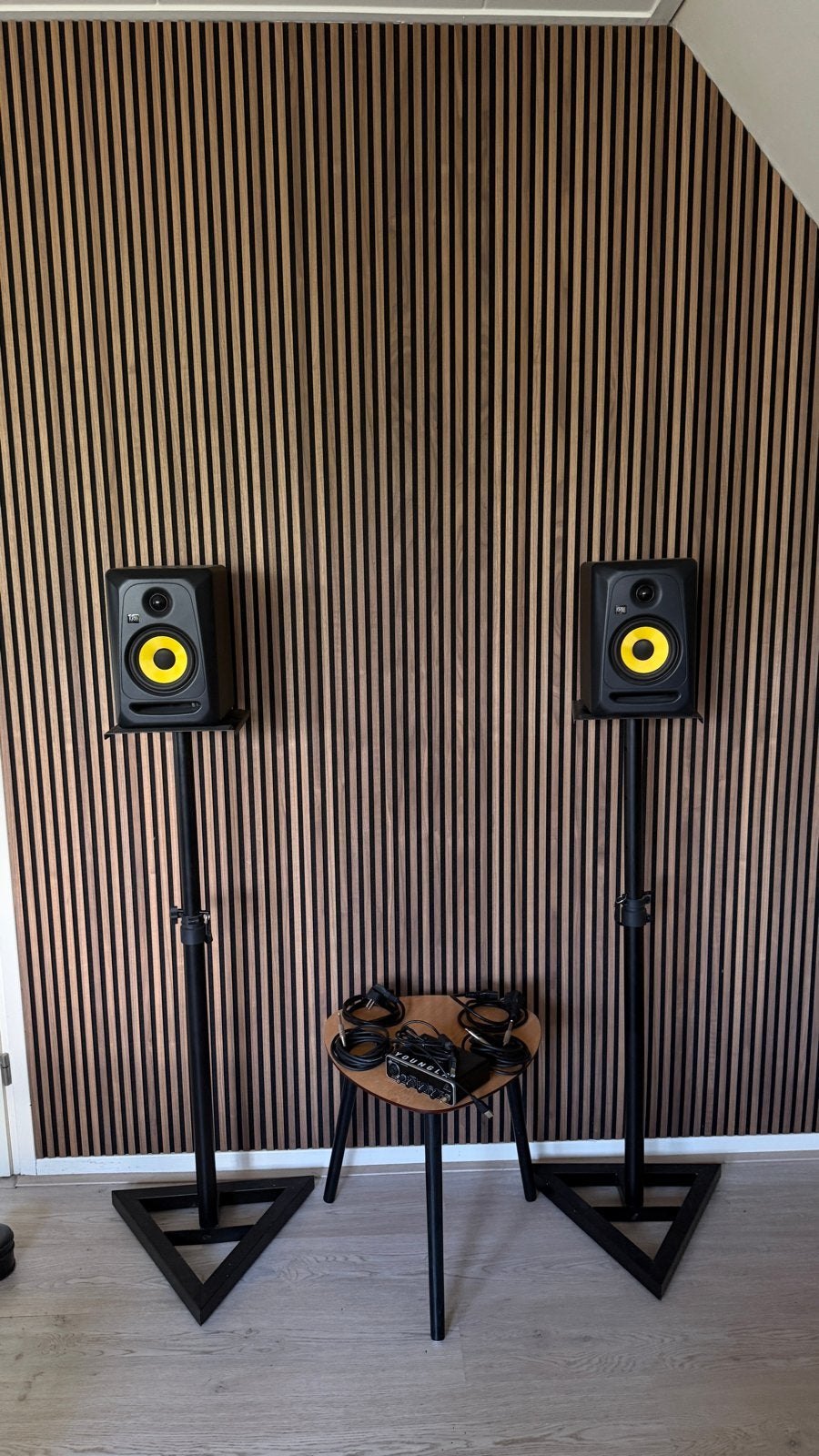 KRK Classic 5 Studiomonitoren met Behringer UMC22 Interface, Ophalen, Studiomonitor, Inclusief kabels, Zo goed als nieuw