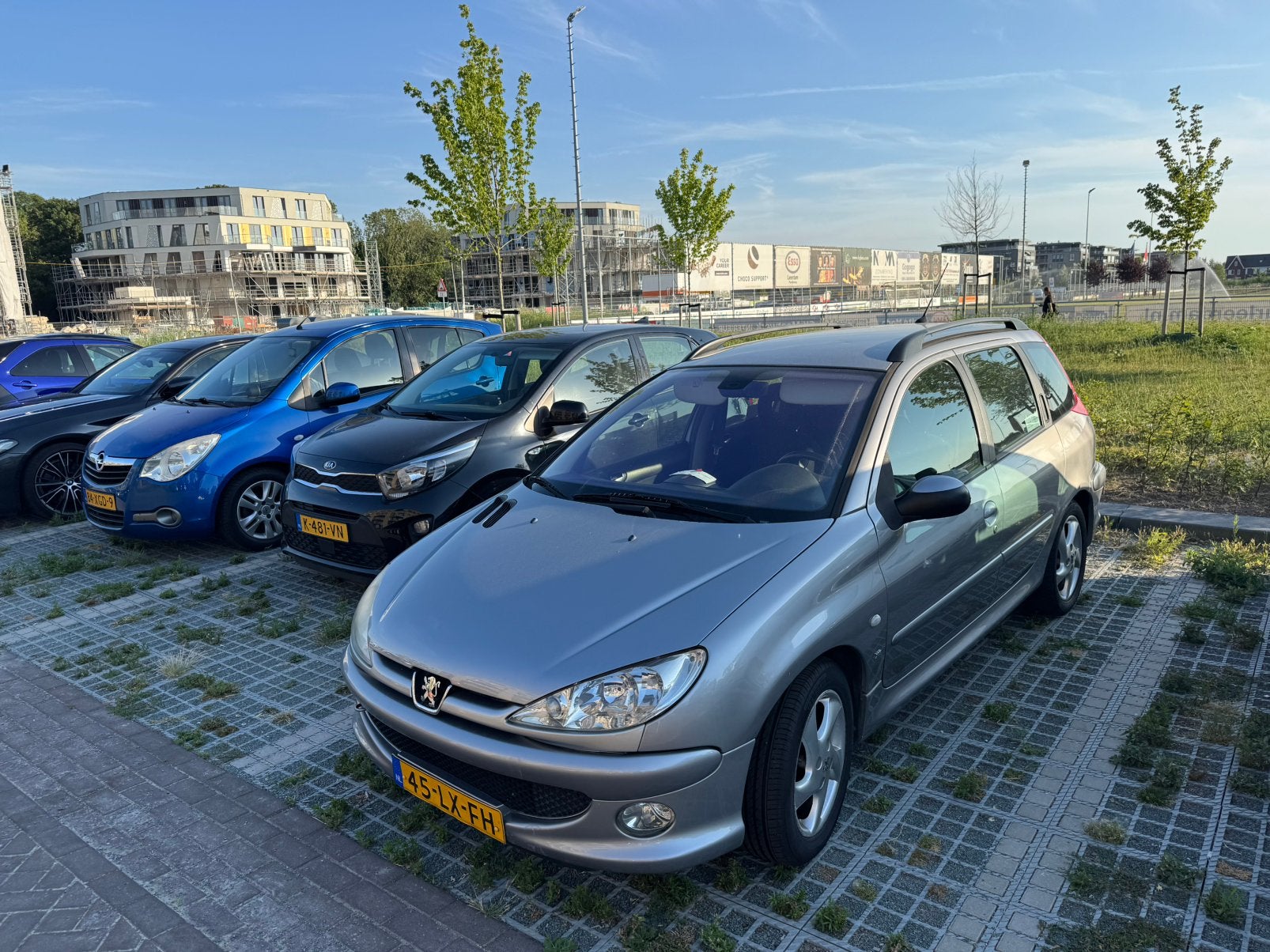 Peugeot 206 1.6 16V SW 2003 Grijs, Auto's, Peugeot, Voorwielaandrijving, 15 km/l, 40 €/maand, 4 cilinders