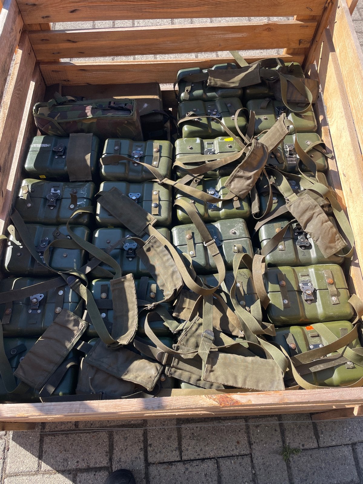 Ontspullen !!! Partij militaire koffers  en 2 tassen, Ophalen, Landmacht, Overige gebieden, Kist of Geocache