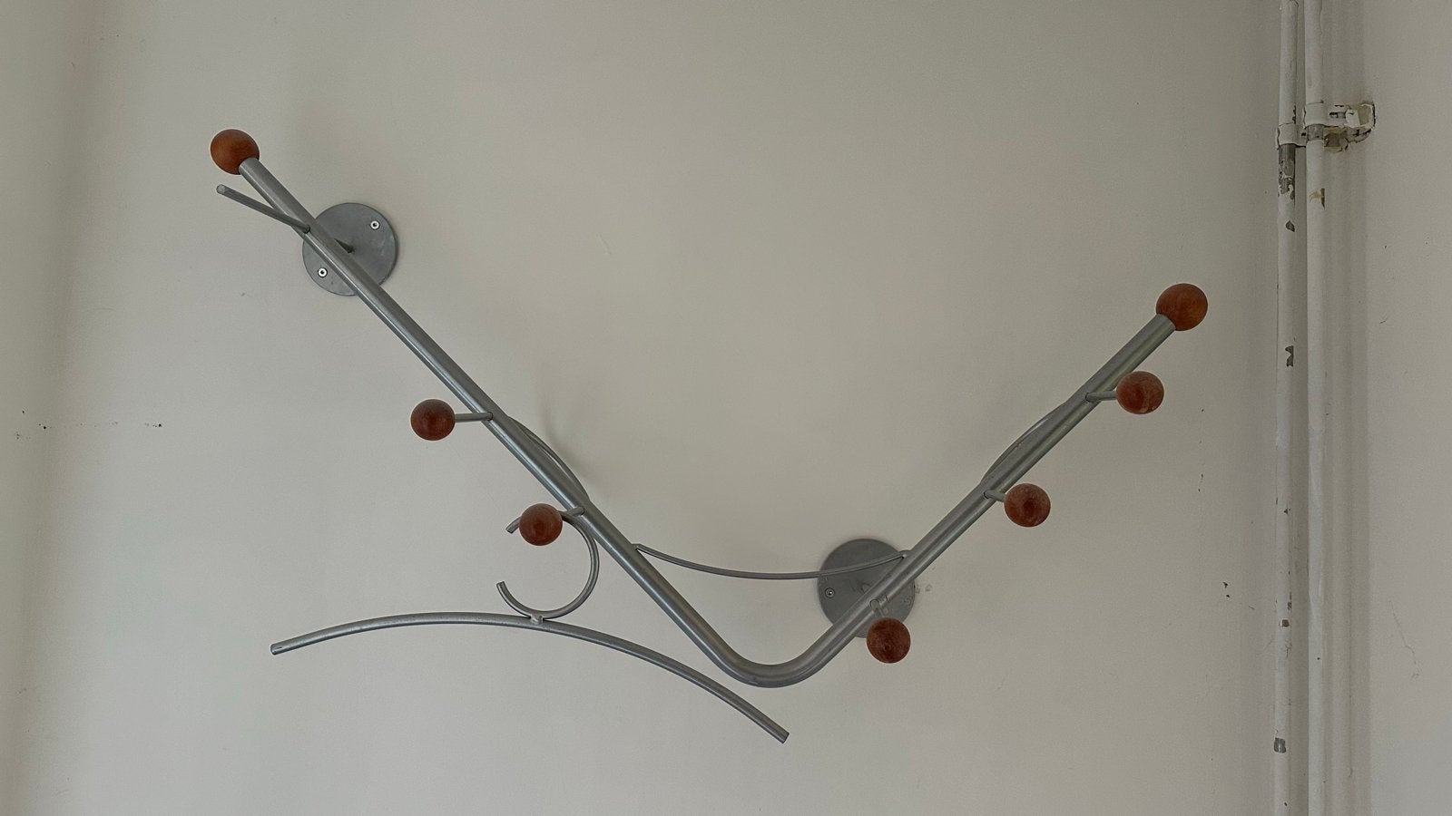 GRATIS Moderne wandkapstok met houten knoppen, Gebruikt, Minder dan 100 cm, Metaal, Ophalen
