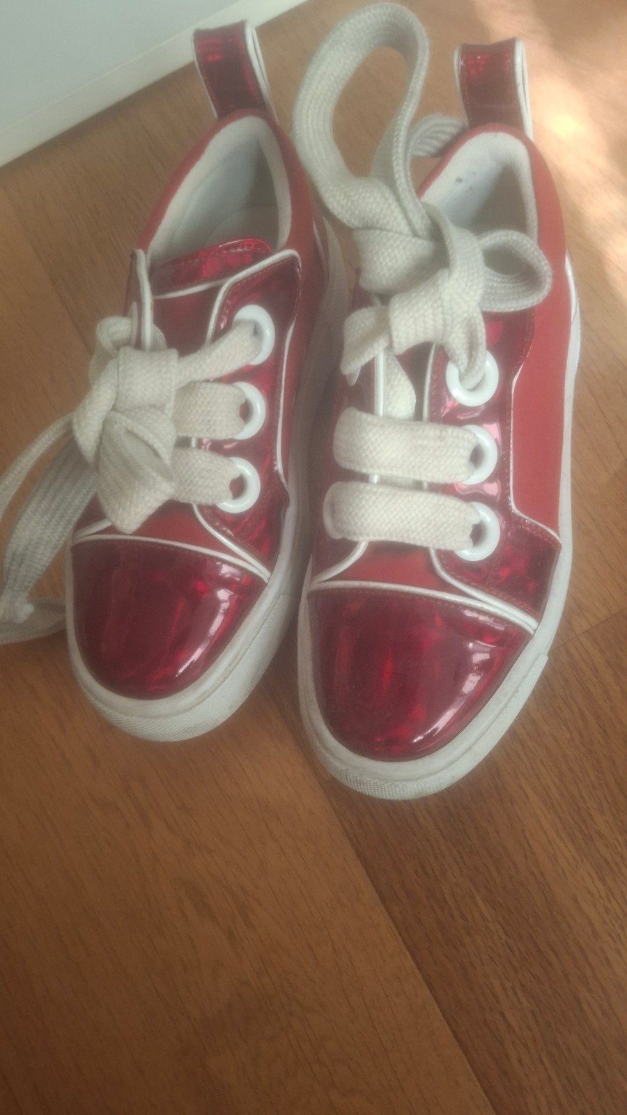 orginele Christian Louboutin sneakers rood maat 32, Gebruikt, Jongen of Meisje, Schoenen, Ophalen of Verzenden