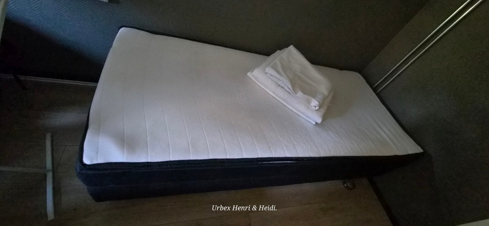 Eenpersoons boxspring, Ophalen, 90 cm, Eenpersoons, Zo goed als nieuw