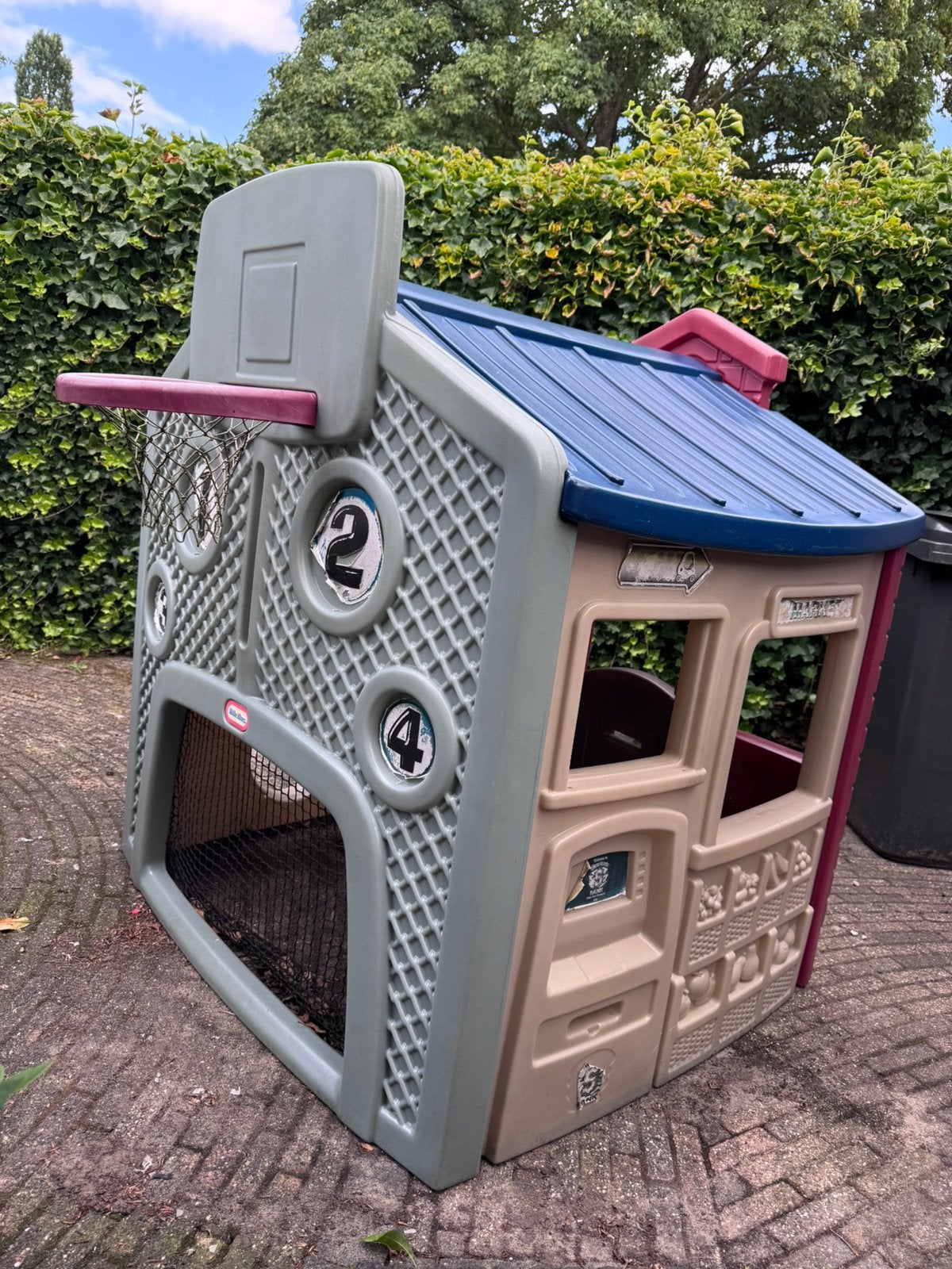 Little tikes speelhuisje met basket, doel en tankstation, Kinderen en Baby's, Speelgoed | Buiten | Speelhuisjes, Ophalen, Gebruikt