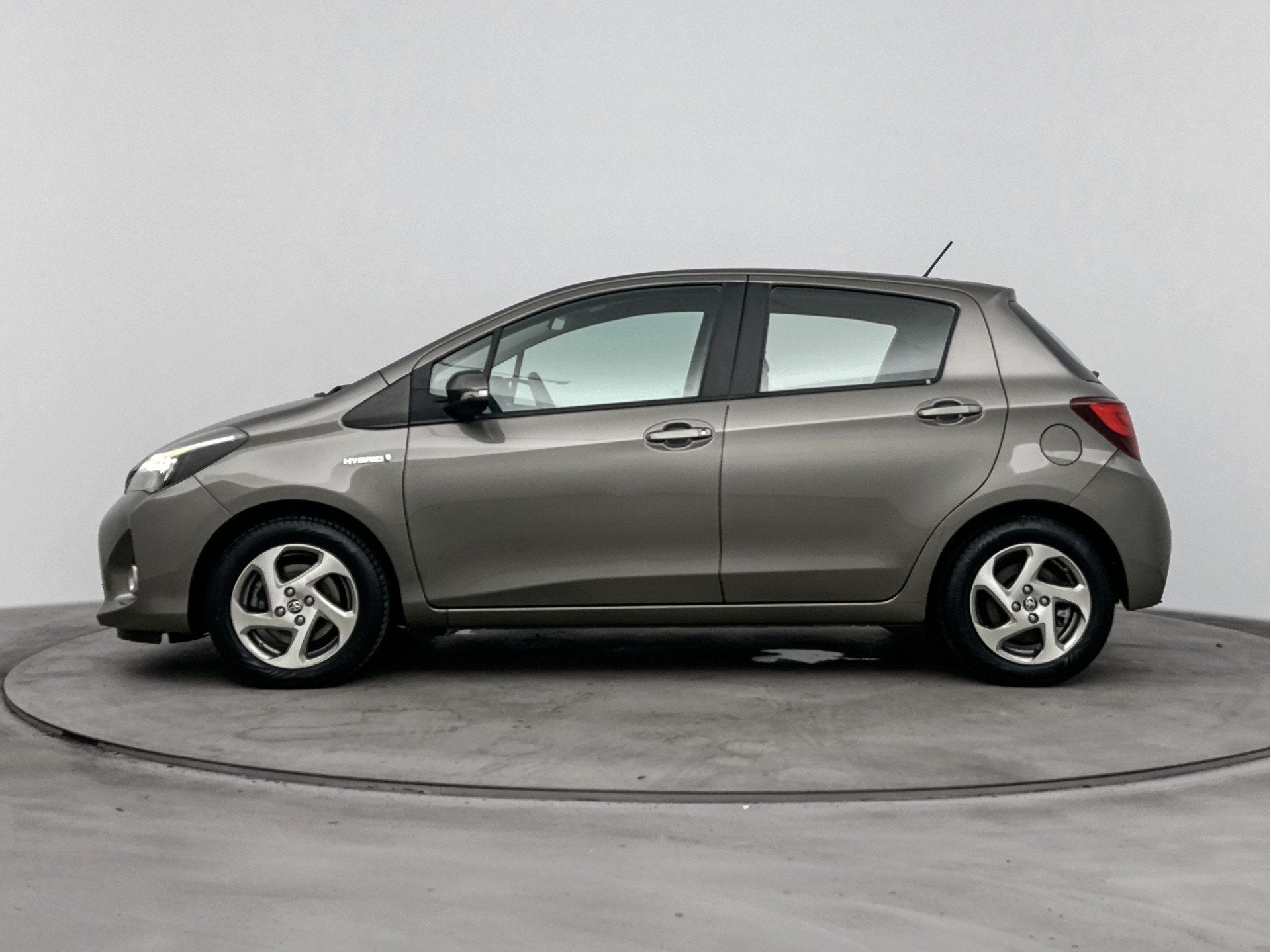 Toyota Yaris 1.5 Hybrid Lease Limited | Navigatie | Cruise C, Auto's, 12 maanden, Gebruikt, Euro 6, 49 €/maand