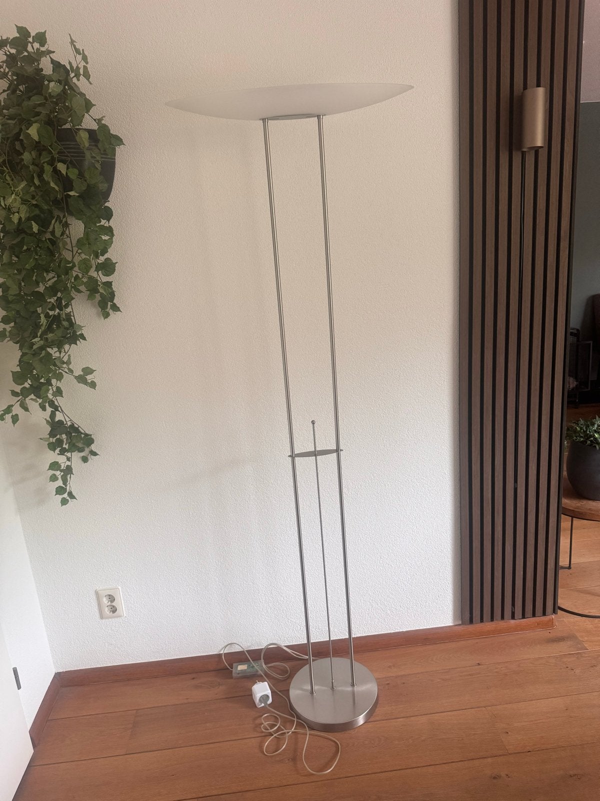 Moderne RVS Vloerlamp met Melkglas Schaal dimable, Huis en Inrichting, Lampen | Vloerlampen, Ophalen of Verzenden, Modern, 150 tot 200 cm