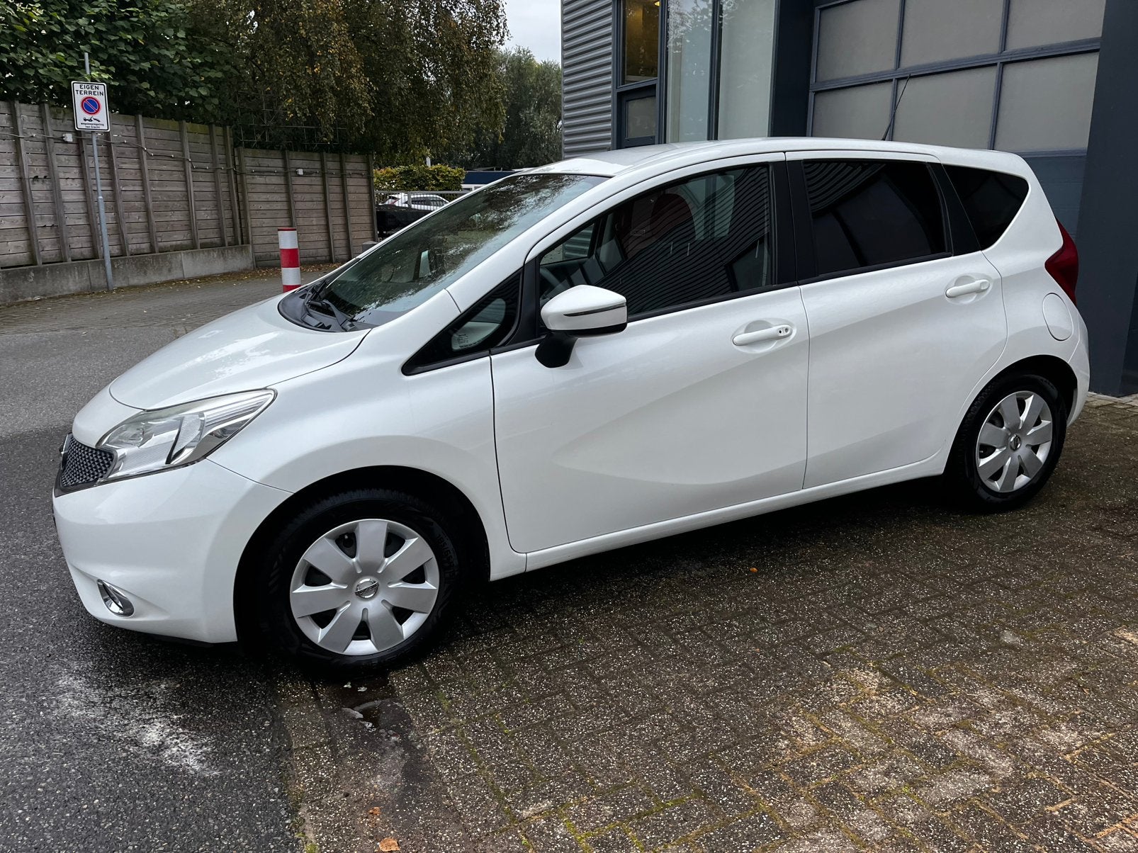 Nissan Note 1.2 Dig-s 72KW/98PK 2014 Wit, Voorwielaandrijving, 1025 kg, Stof, Zwart