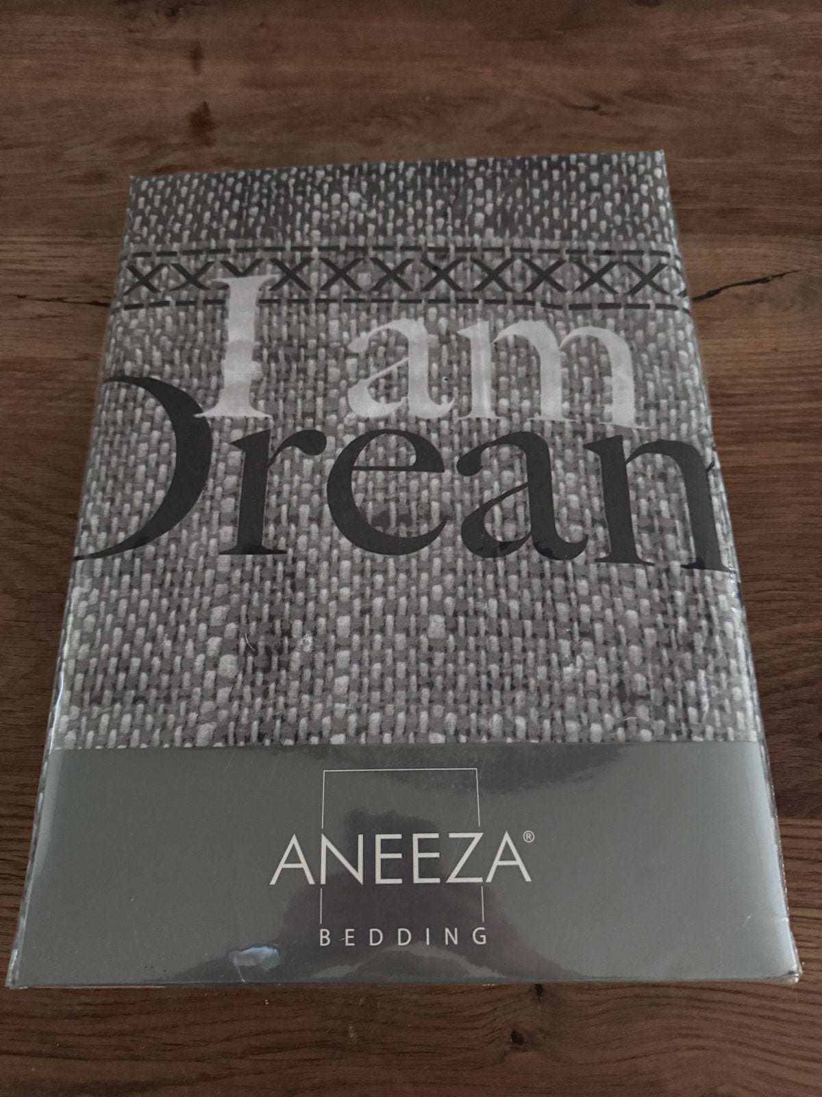 Dekbedovertrek Aneeza Dreamer Grey 140x200/220, Eenpersoons, Dekbedovertrek, Nieuw, Ophalen of Verzenden