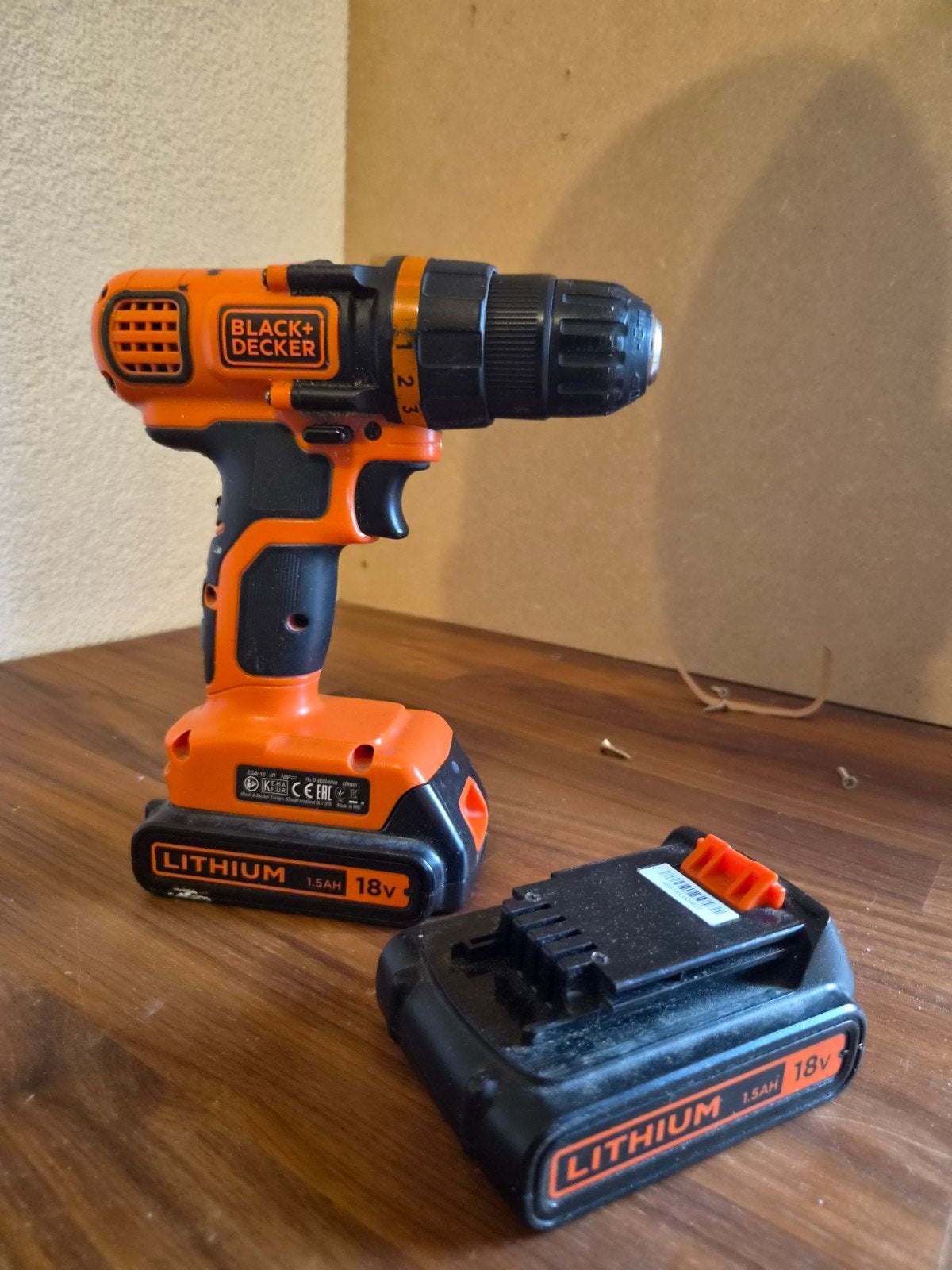 Black+Decker Boormachine met 2 accu's en lader, Ophalen of Verzenden, Zo goed als nieuw, Boormachine