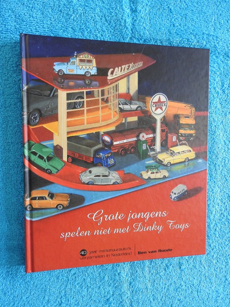 Grote jongens spelen niet met Dinky Toys, Ophalen of Verzenden, Zo goed als nieuw, Overige merken