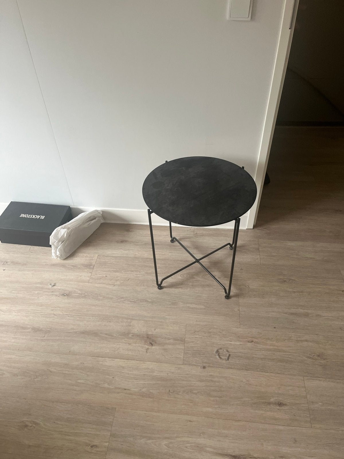 Gratis - Rond zwart bijzettafeltje / kastje, 45 tot 60 cm, Gebruikt, Metaal of Aluminium, Rond