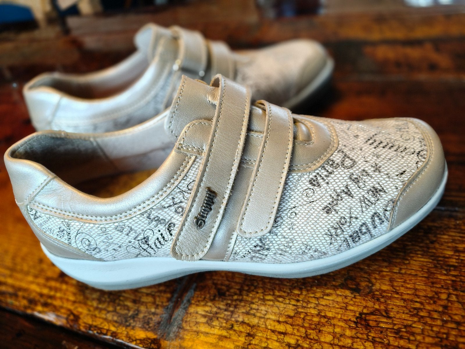 Luxe Stuppy dames schoenen leer met print, dubbel klittenban, Beige, Ophalen of Verzenden, Gedragen, Stuppy