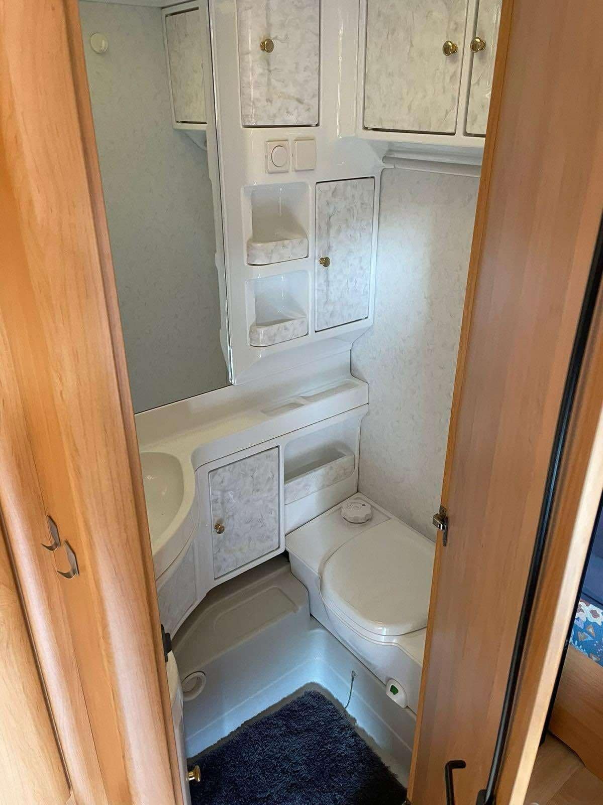 Toiletkastjes douchebak uit Hobby 460 Deluxe uit 2000, Caravans en Kamperen, Caravan accessoires, Ophalen, Gebruikt