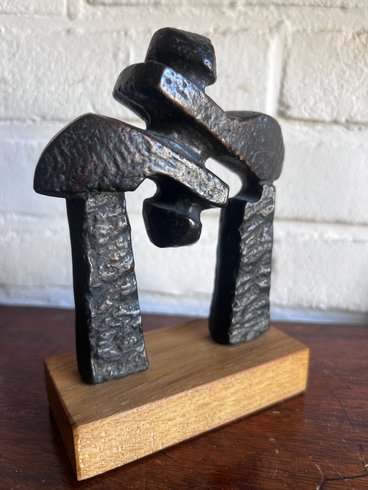 Abstract bronzen beeld van Onno de Ruyter op houten sokkel, Minder dan 20 cm, Ophalen of Verzenden, Beeld, Abstract
