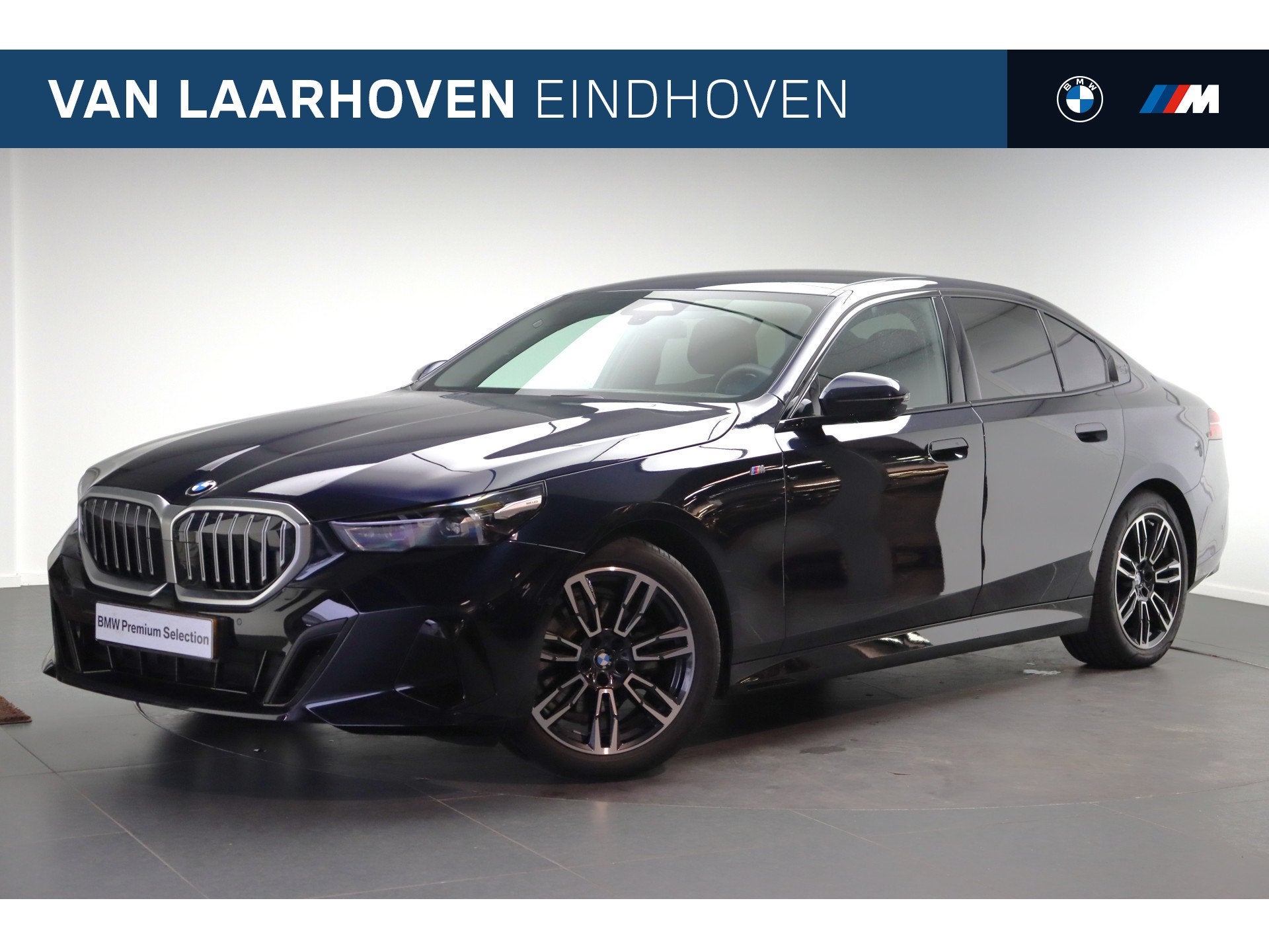 BMW 5 Serie 520i M Sport Automaat / Adaptieve LED / Parking, Auto's, 1998 cc, Achterwielaandrijving, Gebruikt, Zwart