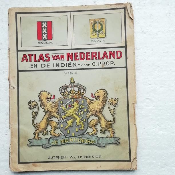 ATLAS van NEDERLAND en DE INDIËN door G. Prop 34e druk, Boeken, Gelezen, Overige atlassen, Ophalen of Verzenden, 1800 tot 2000