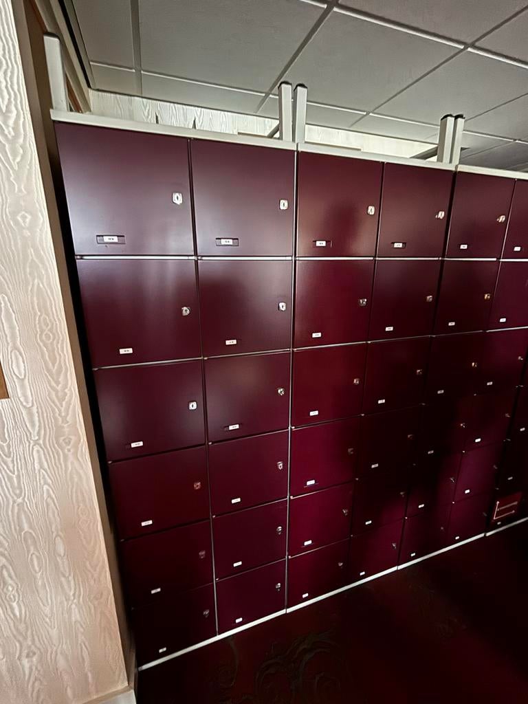 Kluisjes meubel met 10 kluisjes (3 stuks beschikbaar), Ophalen, Zo goed als nieuw