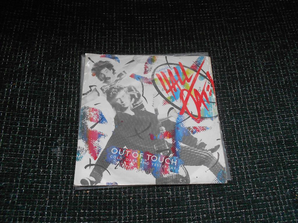 out of touch - hall & oates, Gebruikt, 7 inch, Ophalen of Verzenden, Fotohoes