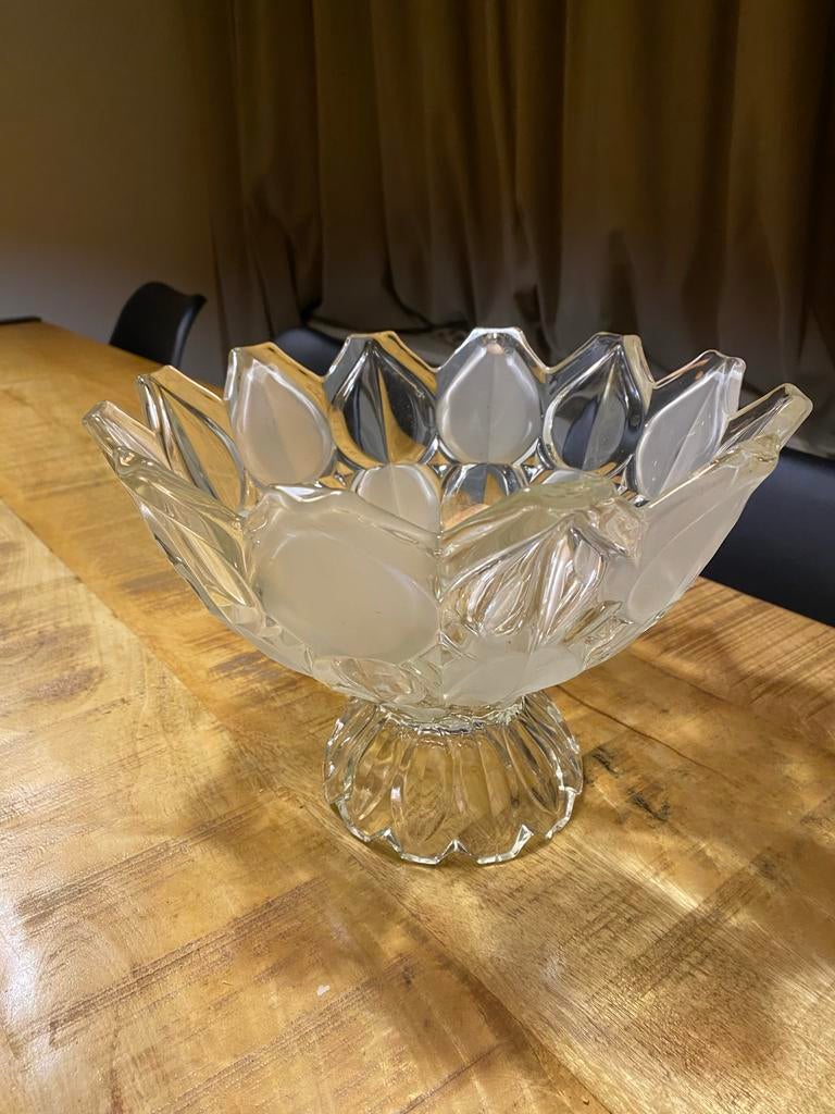 Decoratieve glazen schaal op voet met matglazen details, Ophalen of Verzenden