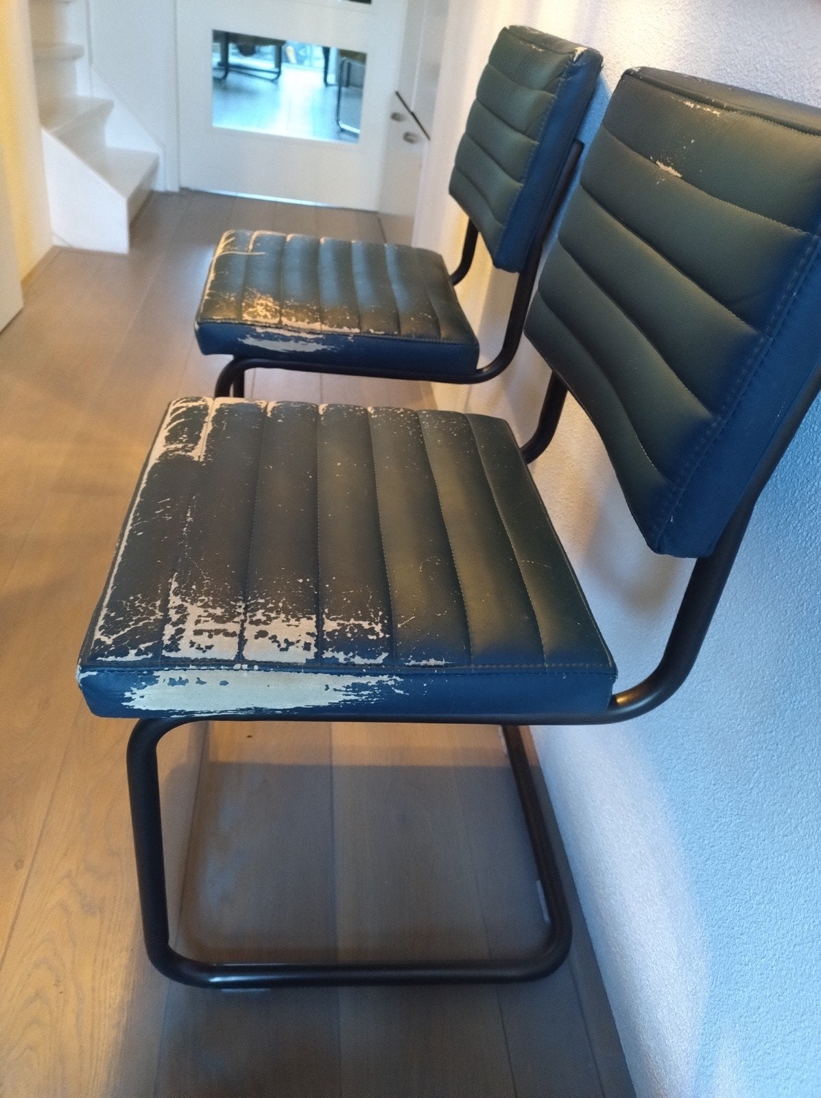 Gratis eetkamerstoelen met beschadigingen (2 stuks), Ophalen of Verzenden