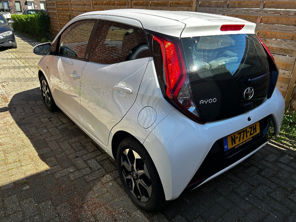 TOYOTA AYGO 5 DRS AUTOMAAT, 9.500 km 1.0 VVT-i, 72 pk, 2021, Stof, Euro 6, 0 kg, Sound system