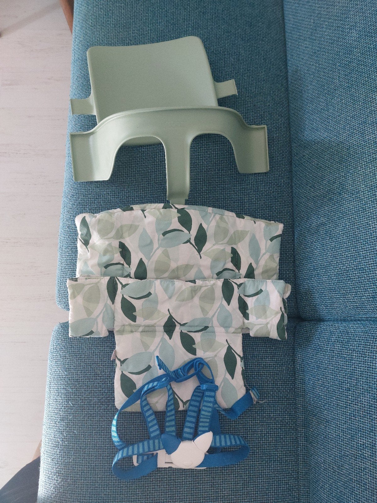 Stokke Tripp Trapp Babyset Groen met Tuigje, Kinderen en Baby's, Ophalen of Verzenden, Gebruikt, Meegroeistoel, Gordel(s)