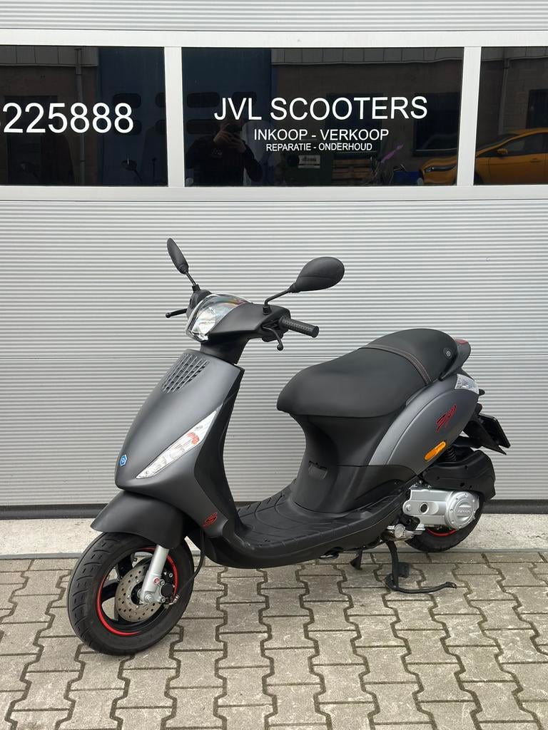 Piaggio Zip 50cc 3v 4t 2023 1800km!, Ophalen, Zip, L, Zo goed als nieuw
