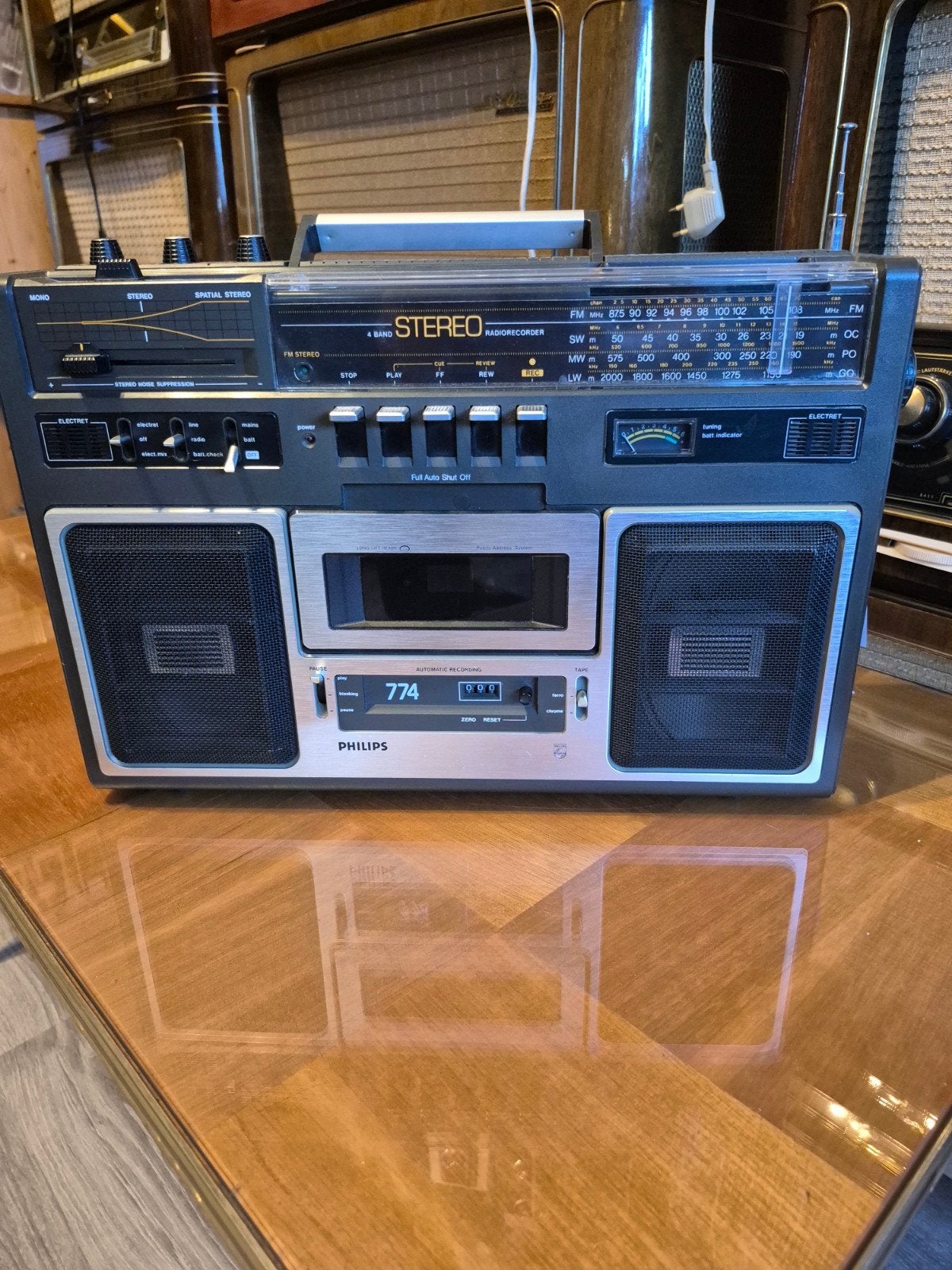 Philips 744 transistor radio, Ophalen