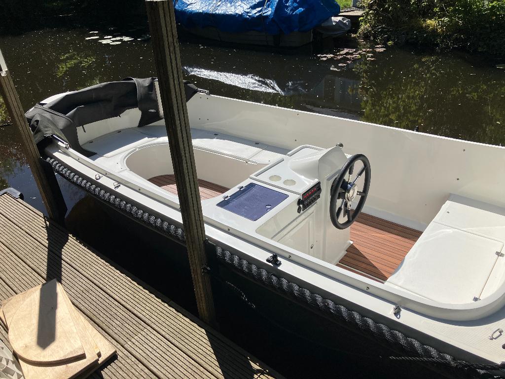 Lago Amore 495, zeer compleet inclusief Suzuki 15pk BB motor, Watersport en Boten, Sloepen, Ophalen, Consoleboot, Gebruikt, 15 pk