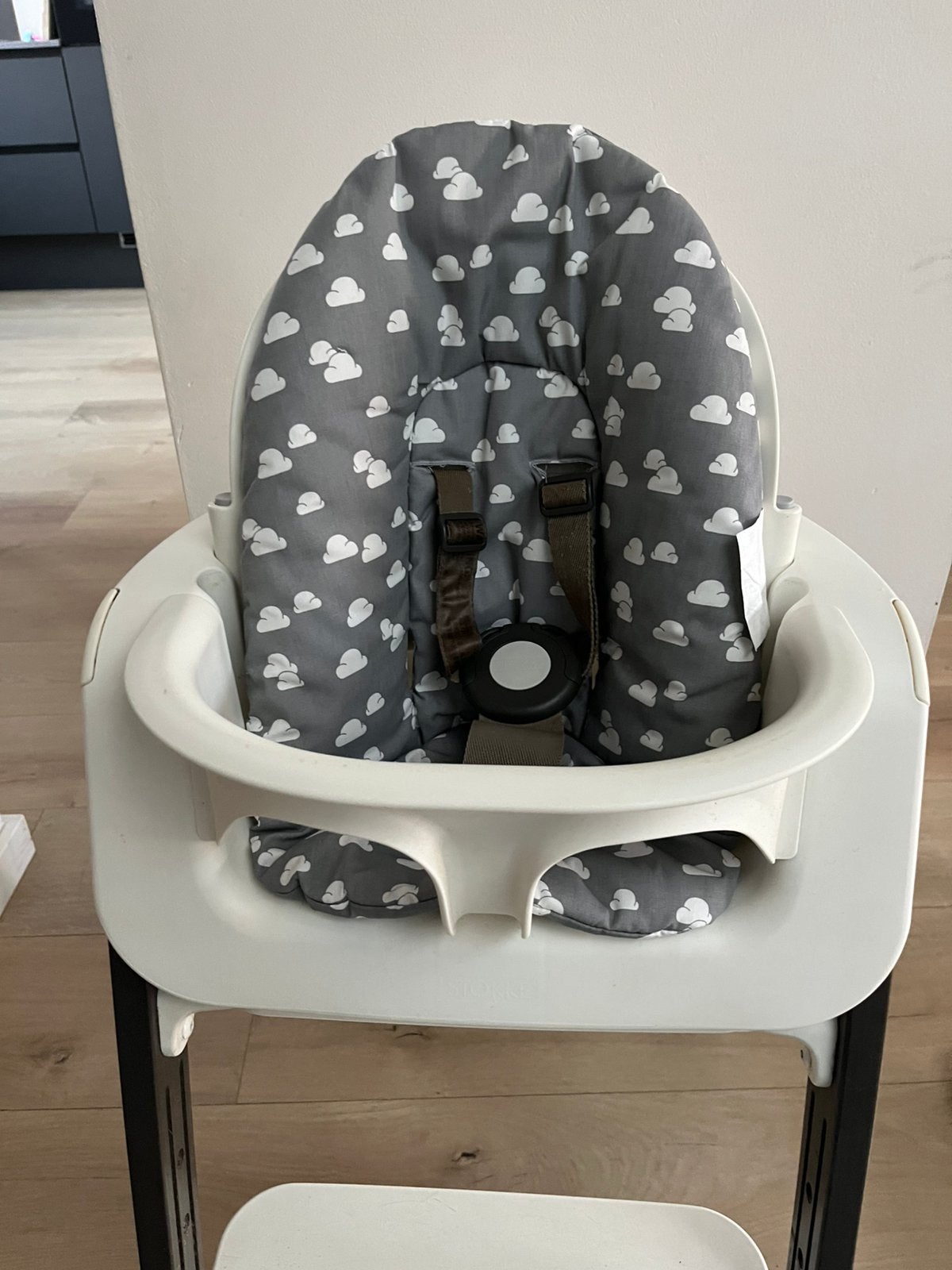 Stokke Tripp Trapp kinderstoel met accessoires, Kinderen en Baby's, Kinderstoelen, Ophalen, Zo goed als nieuw, Meegroeistoel, Aanschuifbaar